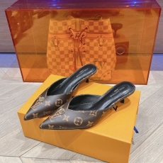 Louis Vuitton Slippers